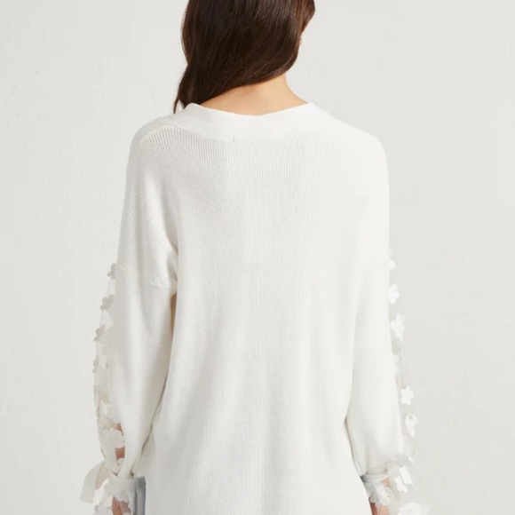 French connection, sheer lace flower sweater, current NWT 10/10 size S runs Big - Picture 5 of 9